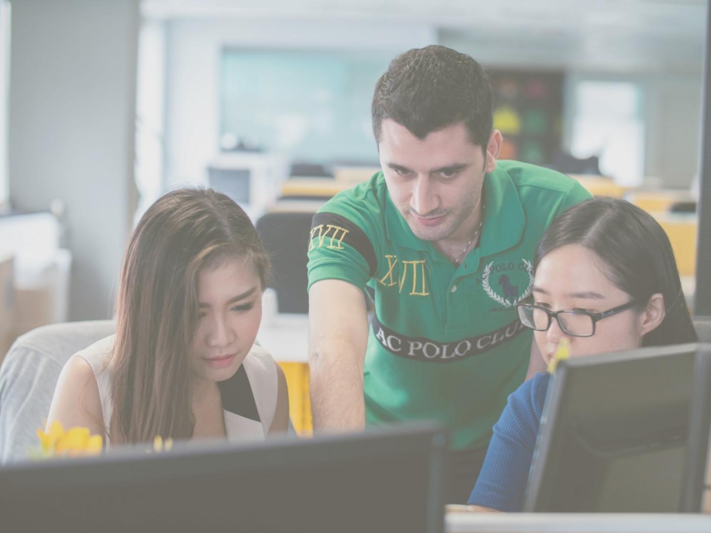 Gemeinsames Lernen und Austausch zwischen Unternehmern im Finanzbereich